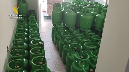 La Guardia Civil desarticula una organización criminal que traficaba con gases fluorados, dañinos para el medio ambiente.