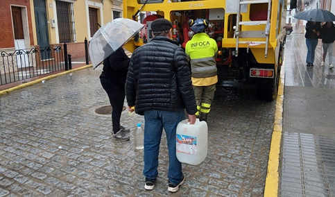 Andalucía registra incidencias en agua de consumo en 33 municipios por el temporal.