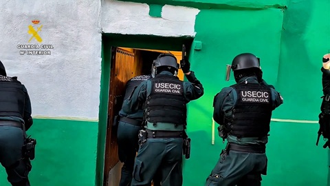 Detenido un clan familiar que ocupó la casa y usurpó la identidad de un anciano de 90 años para estafarle 14.000 euros.