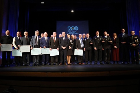 Manuel Fernández destaca la profesionalidad, la empatía y la vocación de servicio de la Policía Nacional en su 202 aniversario.