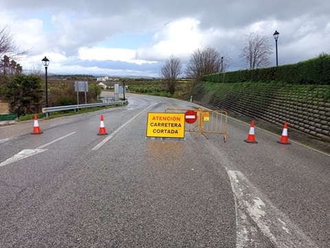 El Ayuntamiento de Villanueva de la Reina exige a la Junta actuaciones con carácter de urgencia en la A-6075 ante las continuas inundaciones y cortes de la vía.