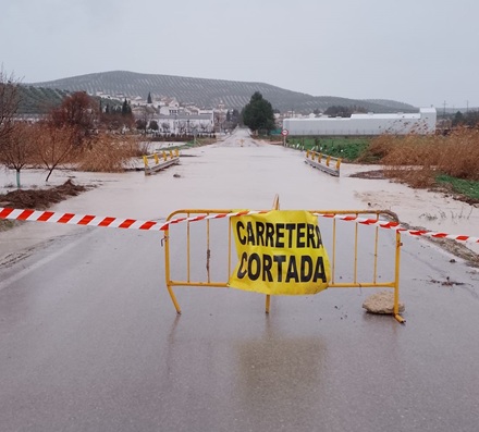La Diputación interviene en cerca de 20 carreteras de la red provincial, de las que cinco permanecen cortadas.