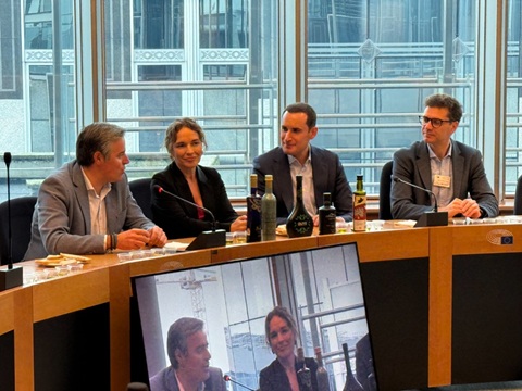 El Parlamento Europeo acoge una cata de AOVE de Jaén organizada por UPA con la colaboración de la Diputación.