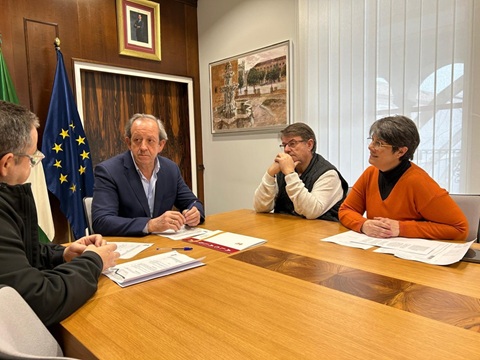 El Ayuntamiento de Andújar garantiza la movilidad en las Pedanías con la firma del convenio con Radio Taxi.