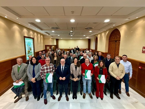 La Junta entrega 12,4 millones de euros a 97 ayuntamientos y 6 ELAS para la contratación de 1.042 jóvenes jiennenses menores de 30 años.
