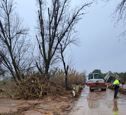 La CHG inicia obras de urgencia para restablecer accesos en Andújar tras los temporales.