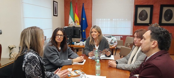 Jaén Acoge y la Delegación de Sanidad establecen líneas de trabajo para colectivos vulnerables.