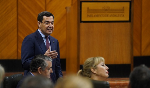 Juanma Moreno destaca «la grandeza del pueblo andaluz» con las víctimas de Adamuz y los afectados del temporal.
