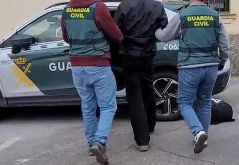La Guardia Civil detiene en Mancha Real al presunto autor de seis delitos de robo.