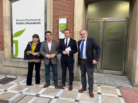 El presidente de la Diputación inaugura en la capital una nueva oficina del Servicio Provincial de Gestión y Recaudación.