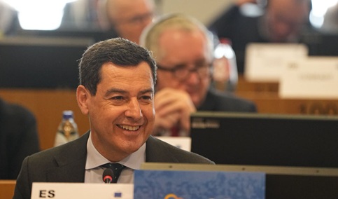 Juanma Moreno reclama en Bruselas ayudas europeas para la reactivación económica de Andalucía tras el temporal.