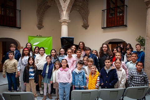 Cerca de 500 estudiantes de la provincia participan en el XXI Maratón de Piano en el Centro Cultural Baños Árabes.