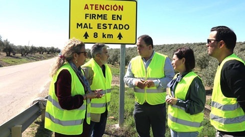 Moreno Bonilla abandona la A-6175 y el PSOE anuncia su compromiso “firme y prioritario” para arreglarla.
