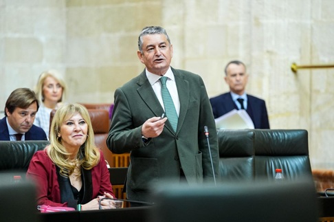 Antonio Sanz defiende que el futuro del sistema sanitario pasa por la modernización del SAS.