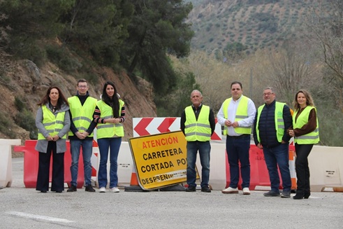 El PSOE exige a la Junta “una solución urgente” al corte de la A-324 Cambil-Huelma.