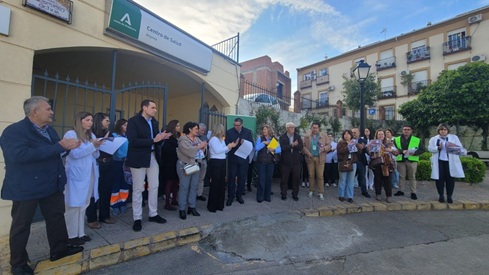 Concentración de rechazo por la agresión a dos profesionales de Primaria del Área Sanitaria Norte.