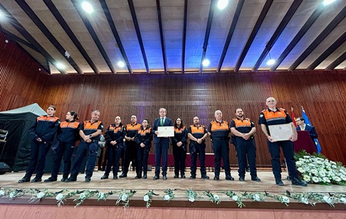 Andújar recibe el reconocimiento del Ayuntamiento de Adamuz por su colaboración en la atención a las víctimas del accidente ferroviario del 18 de enero.