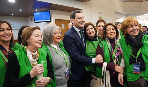 Andalucía avanza contra el cáncer: cinco veces más de inversión y el doble de profesionales en siete años.