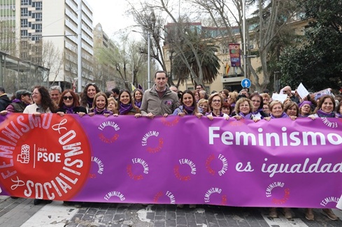 Latorre afirma que el feminismo “es la única alternativa posible para lograr una sociedad plenamente democrática”.