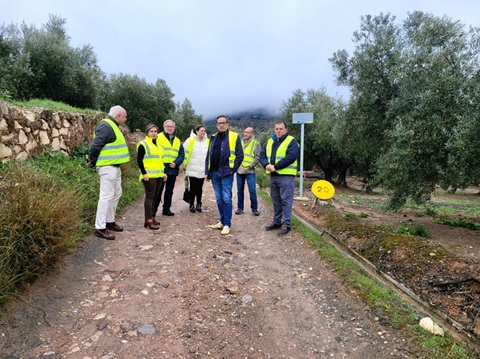 La Junta ha destinado 33 millones de euros desde 2019 al arreglo de caminos rurales en la provincia.