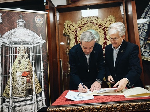 La Comisión del Proyecto y la Cofradía Matriz formalizan la firma del contrato para dar inicio a la hechura de la nueva jaula-templete de la Santísima Virgen de la Cabeza.