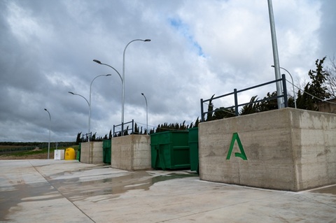 La Junta impulsa el reciclaje en Jaén con nuevos puntos limpios para la recogida separada de residuos.