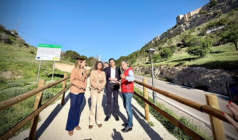 Abierto al público el sendero para viandantes y deportistas de camino al Castillo de Santa Catalina.