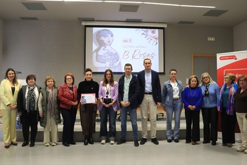 El PSOE de Jaén entrega su premio Las 13 Rosas a la Asamblea de Mujeres de Huelma-Solera.