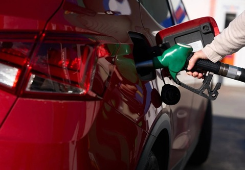 Las medidas fiscales provocarán una bajada media de solo 30 céntimos en el litro gasóleo tras haber subido 49 en lo que va de mes.