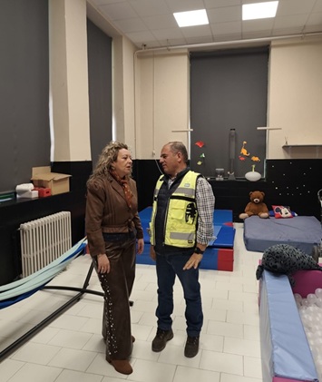 El Ayuntamiento de Lopera invierte 30.000 euros en la renovación de la iluminación del CEIP Miguel de Cervantes.