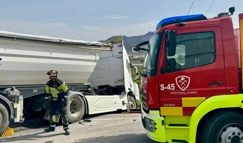 Un fallecido y un herido en un accidente de tráfico en la A-357 en Pizarra (Málaga).