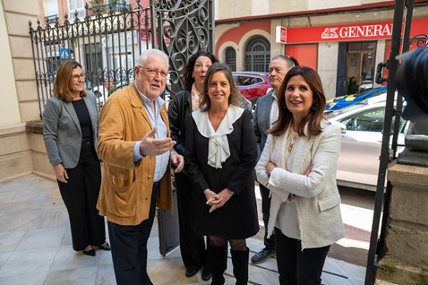 Catalina García aborda con la Cámara de Comercio de Linares la situación económica e industrial de la ciudad.