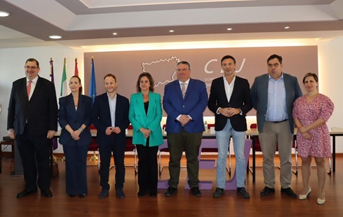 Catalina García aborda con la Confederación de Empresarios de Jaén la situación del tejido empresarial de la provincia.
