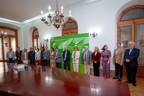 El presidente de la Diputación recibe a los miembros del jurado del 67º Premio ‘Jaén’ de Piano.