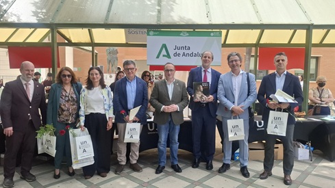 El delegado territorial de Cultura, José Ayala, asiste al acto de apertura de la Fiesta del Libro de la Universidad de Jaén (UJA).