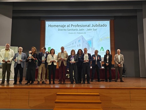 El Distrito Sanitario Jaén-Jaén Sur rinde homenaje a 133 profesionales jubilados.