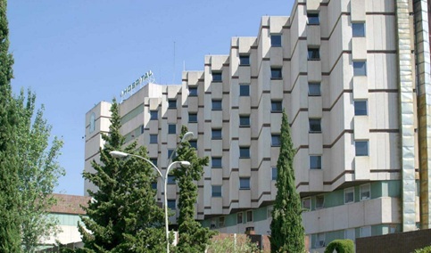 Afectado por inhalación de humo tras el incendio de una vivienda en Lucena.