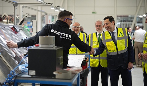 Juanma Moreno destaca el potencial de Andalucía como polo de referencia para el sector del frío y la climatización.