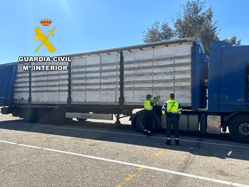 Interceptado en Andújar un camión con más de medio millón de cajetillas de tabaco de contrabando.