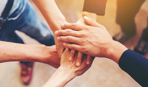 Publicada en BOJA una línea de ayudas para atender a andaluces con necesidades en el extranjero.