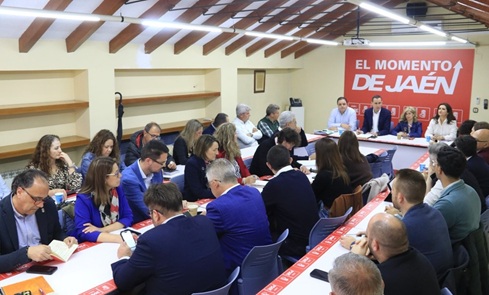 El PSOE presenta una lista encabezada por Francisco Reyes y de la que salen Jacinto Viedma y Mercedes Gámez.