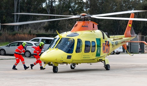 Un fallecido y un herido en un accidente entre dos turismos y un camión en Montilla (Córdoba).