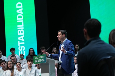 Juanma Moreno: «Es intolerable que alguien que ha tenido máxima responsabilidad en el Estado califique de accidente laboral la muerte de los dos guardias civiles”.