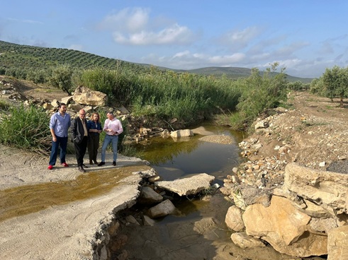 Manuel Fernández realiza una visita técnica a varios caminos rurales afectados por las borrascas en Santiago de Calatrava.