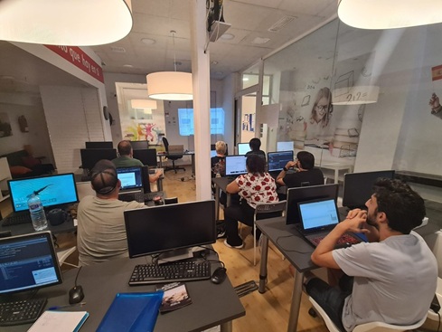 Abierta la inscripción para 225 plazas en cursos de Inteligencia Artificial, Realidad Virtual e Internet de las Cosas en Jaén y Linares.