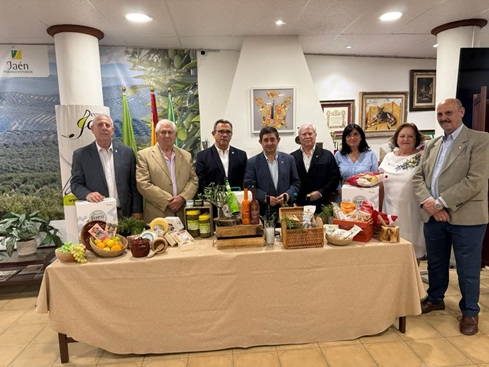 La Diputación traslada a Sevilla la riqueza gastronómica de la provincia a través de la Casa de Jaén en esta ciudad.