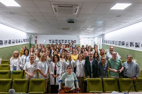 El Hospital de Jaén reconoce a profesionales y asociaciones de sus ocho Escuelas de Pacientes.