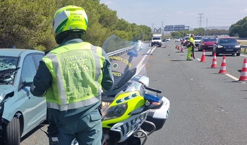 Un fallecido y un herido grave en una colisión múltiple en la autovía A-49 en Ayamonte (Huelva).