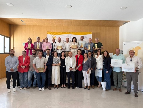 Ana Mata reitera el compromiso de la Junta con la excelencia en el sector del aceite de oliva.