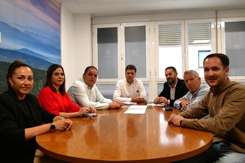 El PSOE impulsará el acceso a tierras de los jóvenes agricultores para promover el relevo generacional.